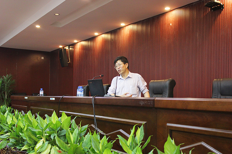 图1 洪鸣勇教授